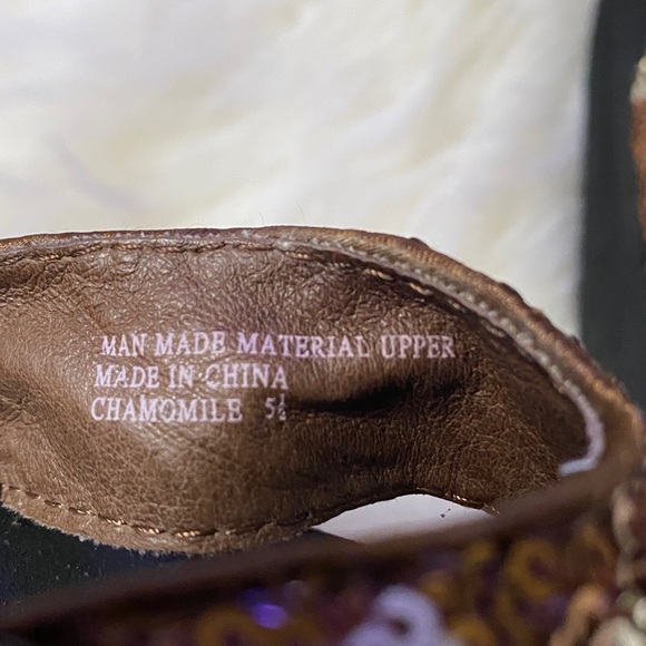 Yellow Box brown and silver Sequin Flip Flops, EUC, size 5 1/2 - Picture 5 of 5